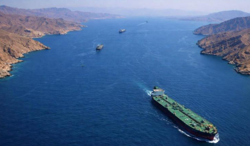 Hürmüz Boğazı'ndan Türk sahipli ilk gemi geçti