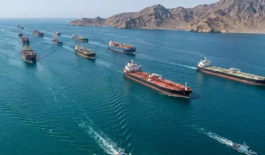 İran: Hürmüz Boğazı’nda askeri gemilerin geçişi hala yasak