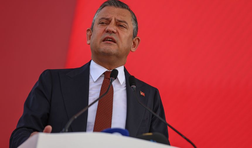 Özel'den dikkat çeken bayram trafiği : Erdoğan hariç tüm liderleri aradı!