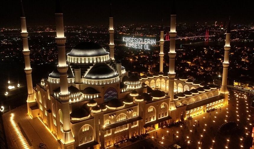 İslam dünyasında Kadir Gecesi heyecanı! "Bin aydan daha hayırlı"