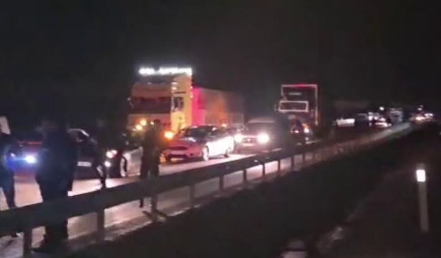 Erzurum'da jandarma aracının da karıştığı zincirleme kaza: 2 asker yaralı