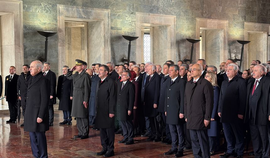 Anıtkabir'de 23 Nisan töreni! Devlet Erkanı Ata'nın huzurunda