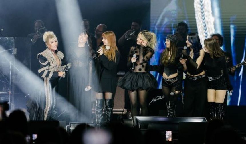 Ajda Pekkan yılın bombasını duyurdu: Manifest ile şarkı yolda!