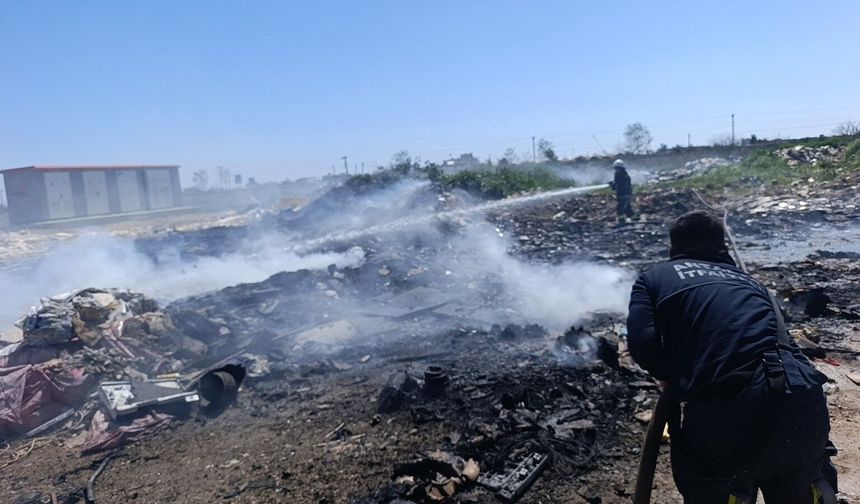 Antalya'da korkutan çöp yangını: Esnaf isyan etti