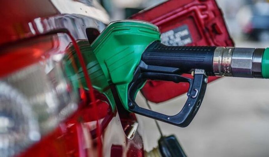 Akaryakıtta kriz dalgası: Bir zam, bir indirim!