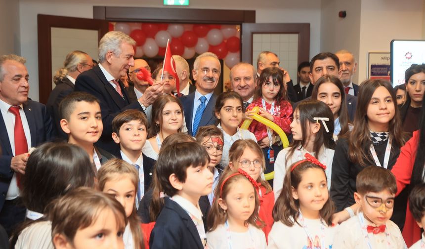 İSO’da 23 Nisan gururu: Çocuklar "Akıllı Üretim" için meclis kürsüsünde