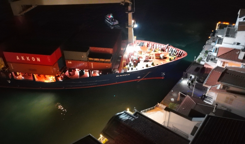 Boğaz'da facianın eşiğinden dönüldü! Yalıya çarpmaya metreler kala...