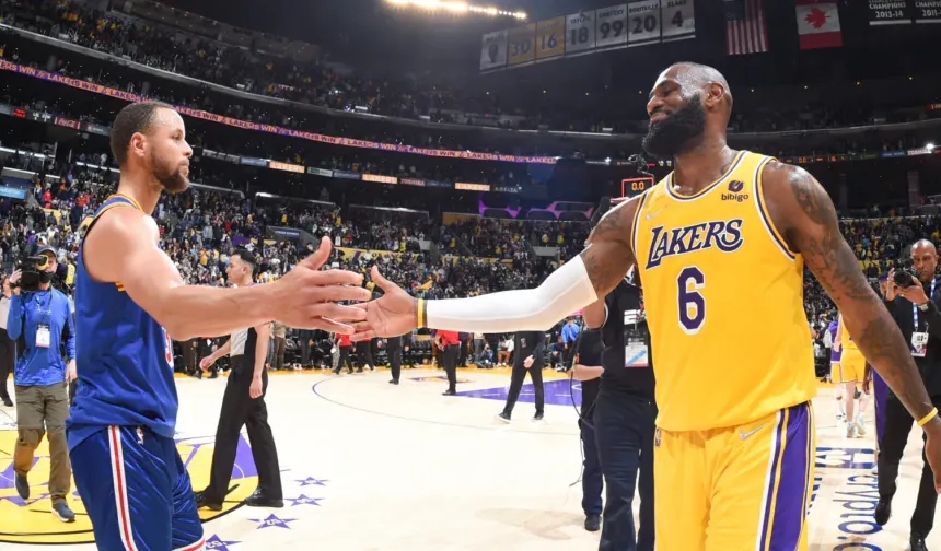 LeBron: “Curry ile aynı sahada olmak her zaman büyük onur”
