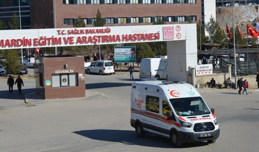 Mardin'de iki otomobil çarpıştı: 10 yaralı