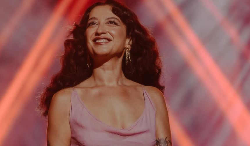 Melike Şahin’den radikal karar! Saçlarını kısacık kestirdi