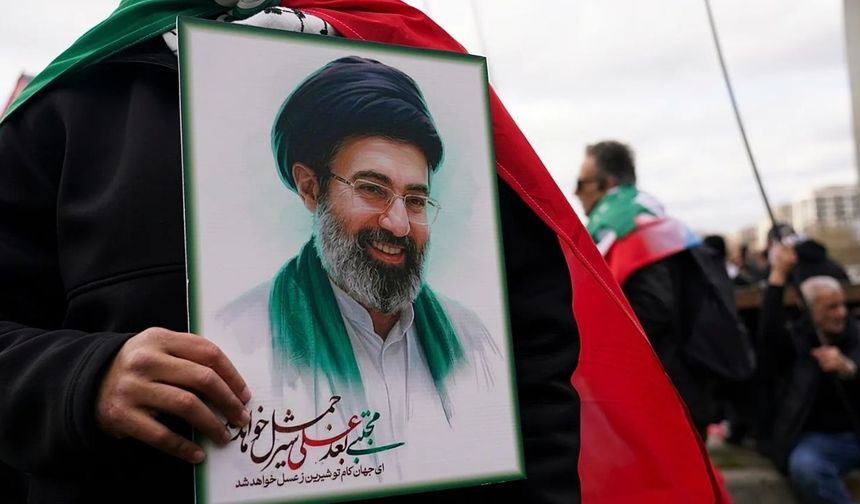 İran dini lideri Hamaney’in sağlık durumu ortaya çıktı: Ağır yaralı ama bilinci yerinde!