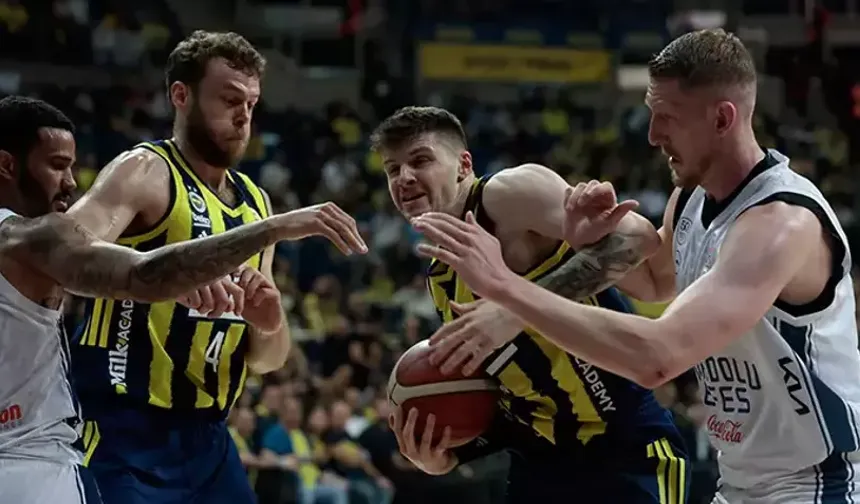 Ligde Anadolu Efes-Fenerbahçe Beko karşı karşıya geliyor