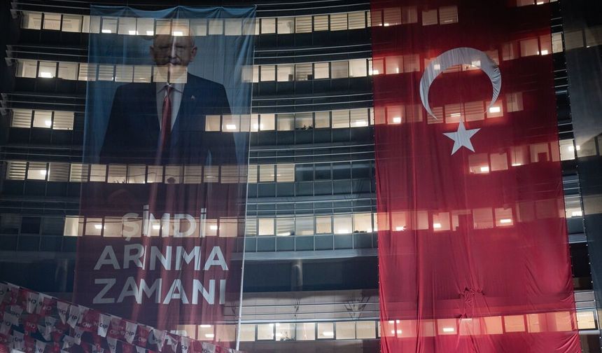 CHP Genel Merkezi'nde "Halkla Bayramlaşma" programı: Kılıçdaroğlu'nun "Şimdi arınma zamanı" yazılı posteri asıldı
