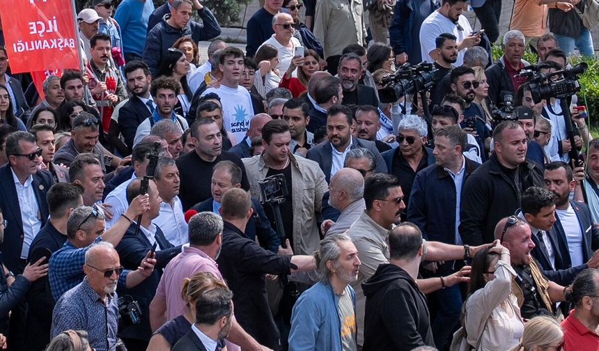 Özgür Özel mitingin ardından Anıtkabir yürüyüşü başlattı