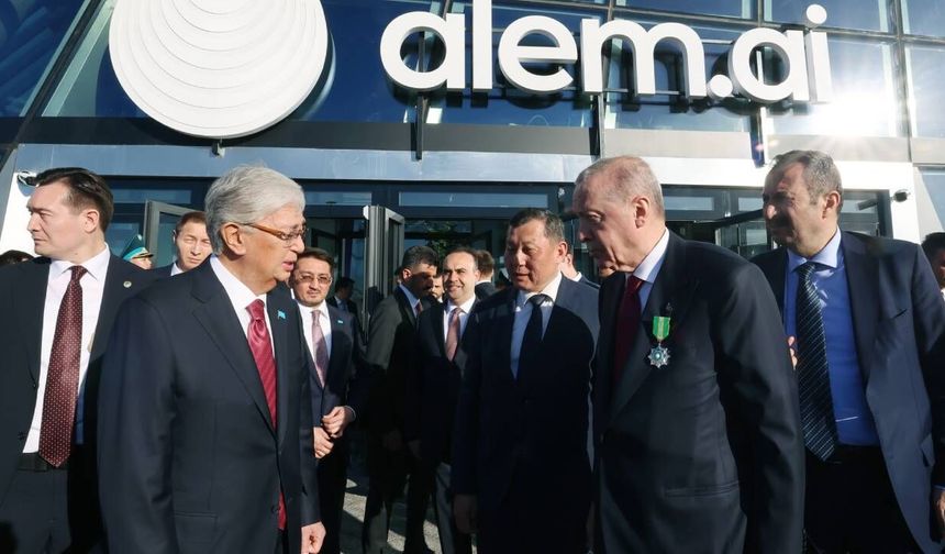 Cumhurbaşkanı Erdoğan, Astana’da Alem.AI Yapay Zeka Merkezi’ni ziyaret etti