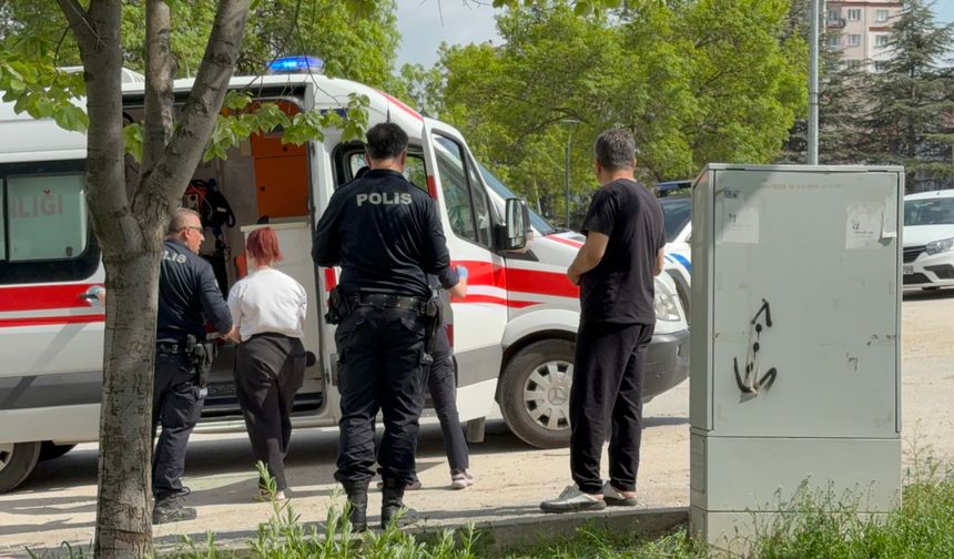 Eskişehir'de bir parkta 'erkek arkadaş' kavgası: 3 kız çocuğu bıçakla yaralandı