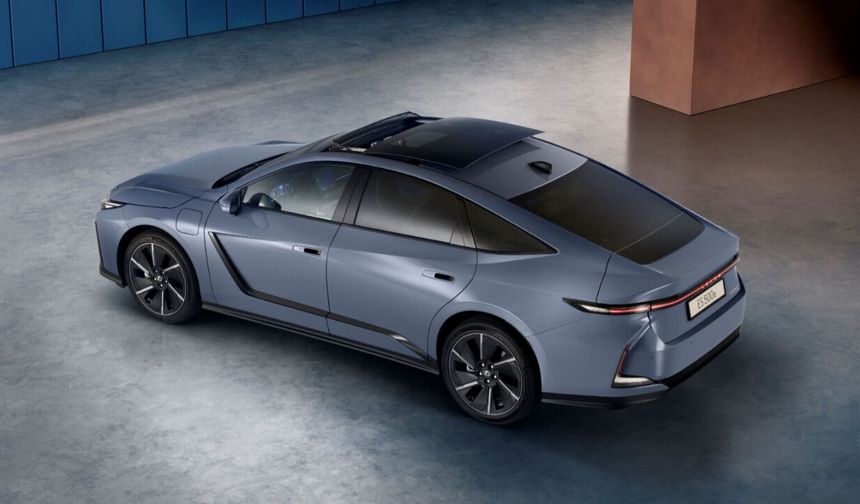 Lexus yeni ES serisini Türkiye'de satışa sunacak