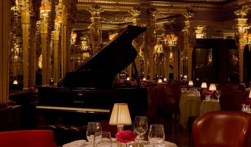 Londra’nın 160 yıllık mekanı Café Royal Grill kapılarını yeniden açtı
