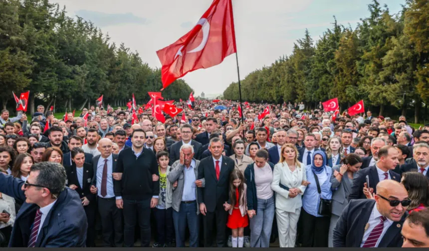 Özgür Özel'den Ankara’da güç gösterisi