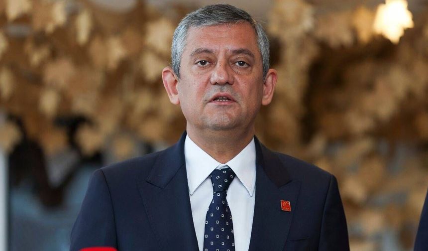 Özgür Özel binadan ayrıldı: TBMM'ye yürüyor!