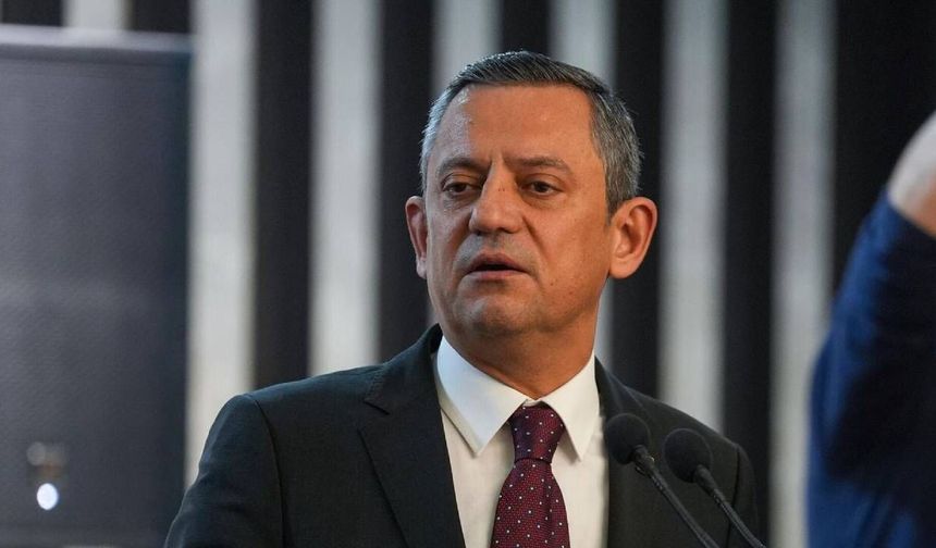 Özel'in TBMM yürüyüşünde arbede: Gazeteci darbedildi, destekçiye araç çarptı