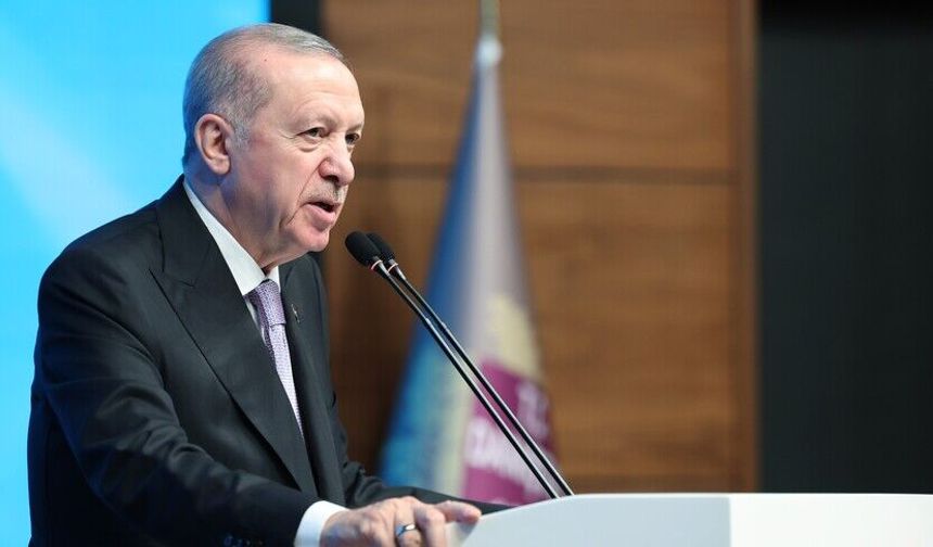 "Cumhur ile cumhuriyet arasına çekilen dikenli tel örgüleri söküp attık"