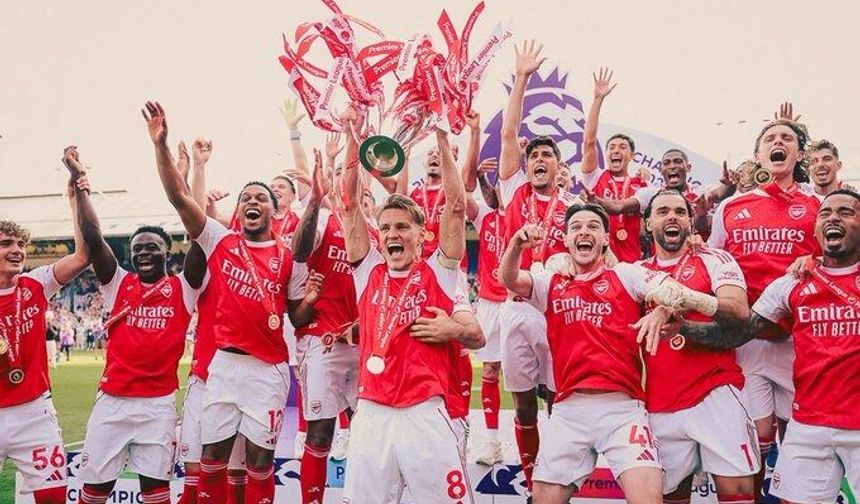Premier Lig kupası 22 yıl sonra yeniden Topçular’ın elinde!