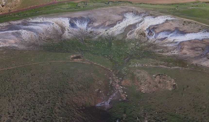 Doğanın sırrı Ağ Nene'de: Bir ay akıp kayboluyor