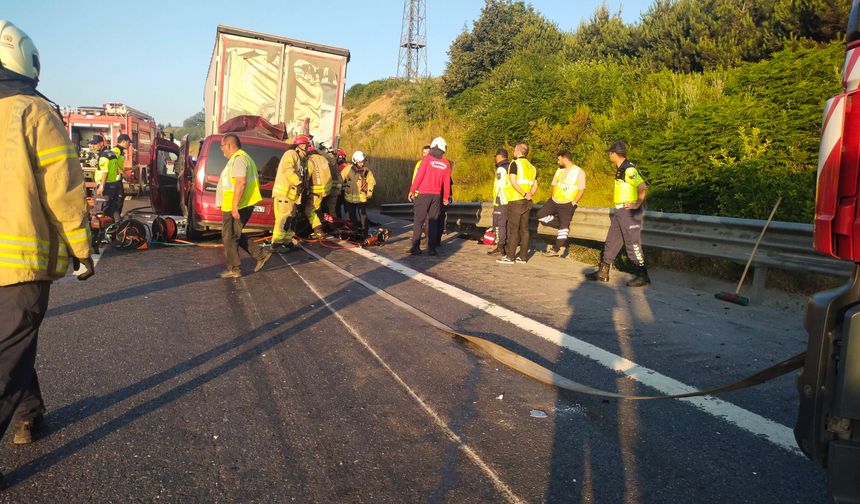 Kuzey Marmara Otoyolu'nda feci kaza: 1'i bebek 3 kişi hayatını kaybetti