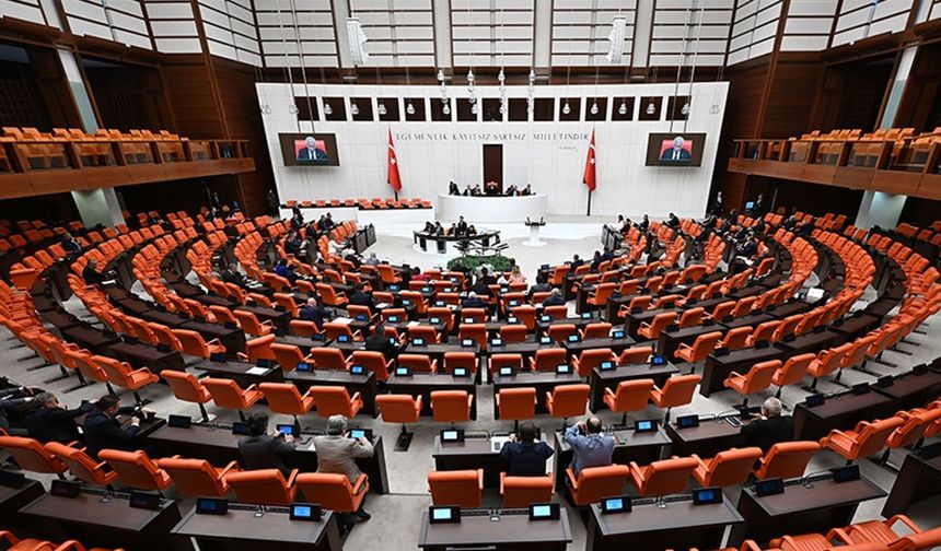 İbrahim Tatlıses'in eski eşi siyasete atıldı! İşte rozetini taktığı parti