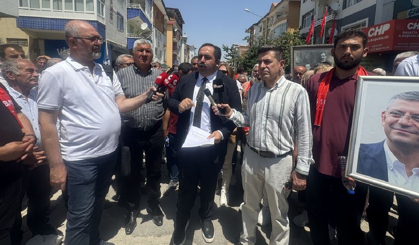 CHP Malatya İl Başkanlığı binasına 'Kılıçdaroğlu hain' afişi asıldı