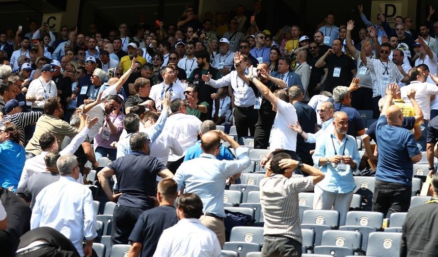 Fenerbahçe’de seçim gergin başladı! Genel kurula ara verildi