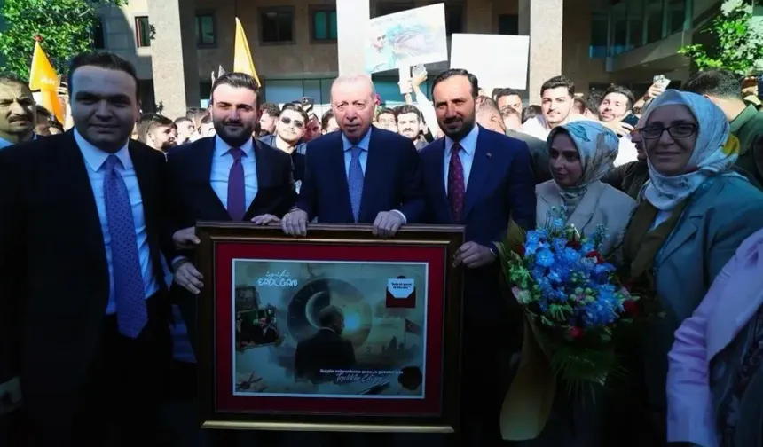 Gençlerden Cumhurbaşkanı Erdoğan'a duygulandıran Babalar Günü sürprizi