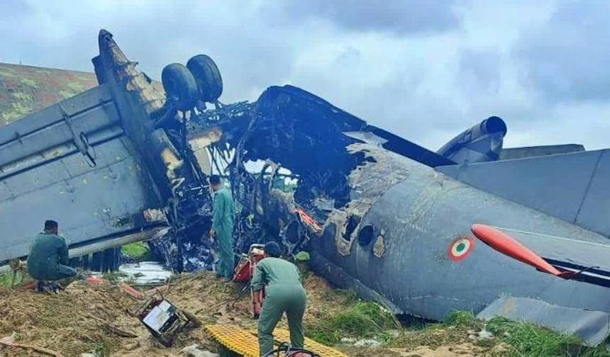 Hindistan'da askeri uçak faciası! Birçok asker öldü