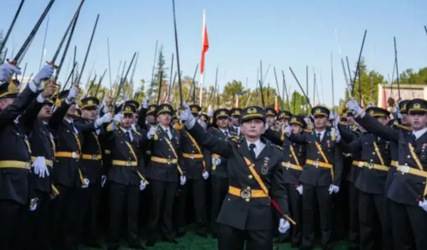 'Kılıçlı yemin' töreninde yeni gelişme: Göreve iade kararı