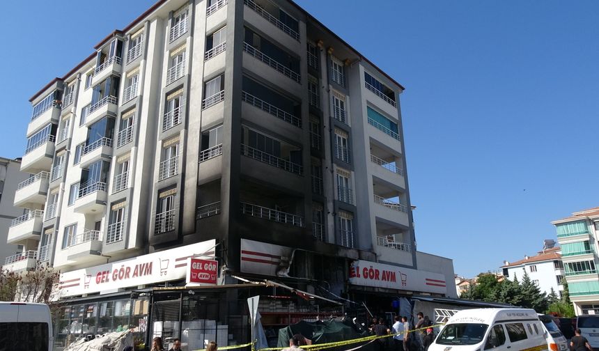Malatya'da AVM'de yangın paniği: Camlar patladı