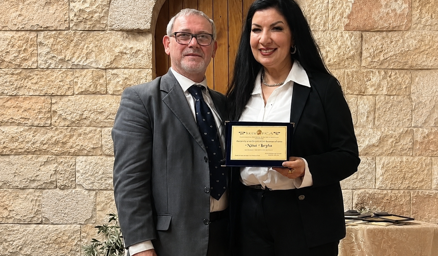 Şair Nisa Leyla Fransa’da barışın sesi olacak