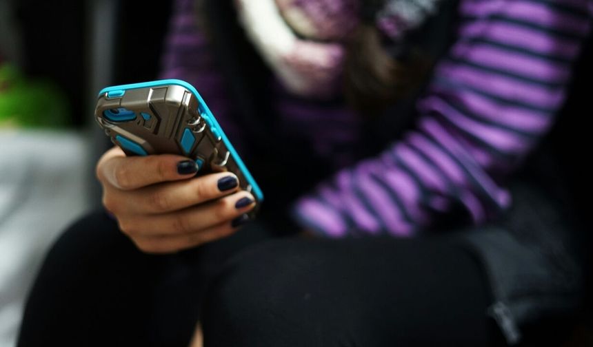 Okullarda telefon yasağı büyüyor!
