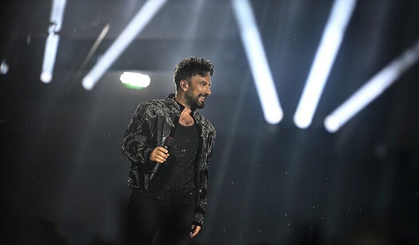 Gündem oldu! Tarkan'dan Ankara konserinde anlamlı hareket