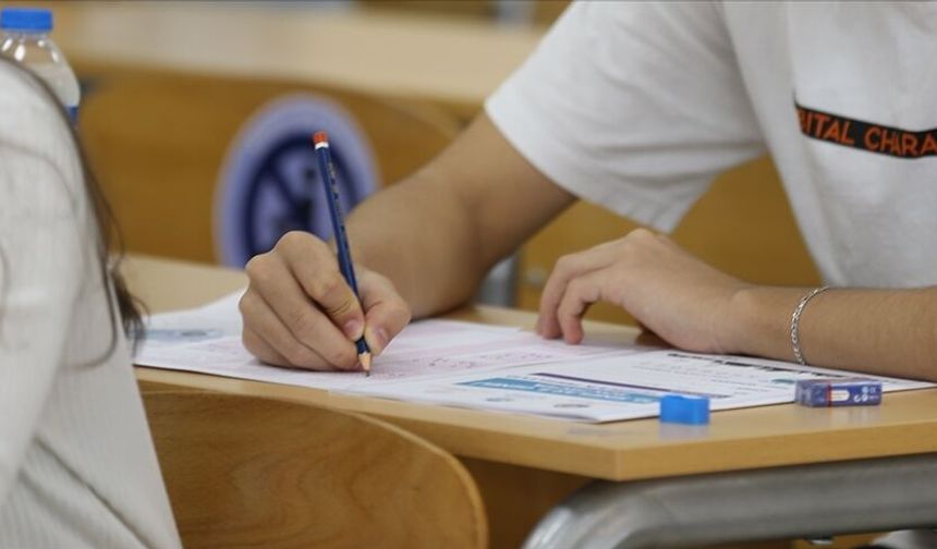 YKS'de ikinci oturum heyecanı: AYT saat 10.15 itibarıyla başladı