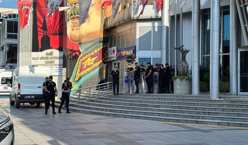 İzmit Belediyesi'ne operasyon: Başkan ve eşi gözaltında!