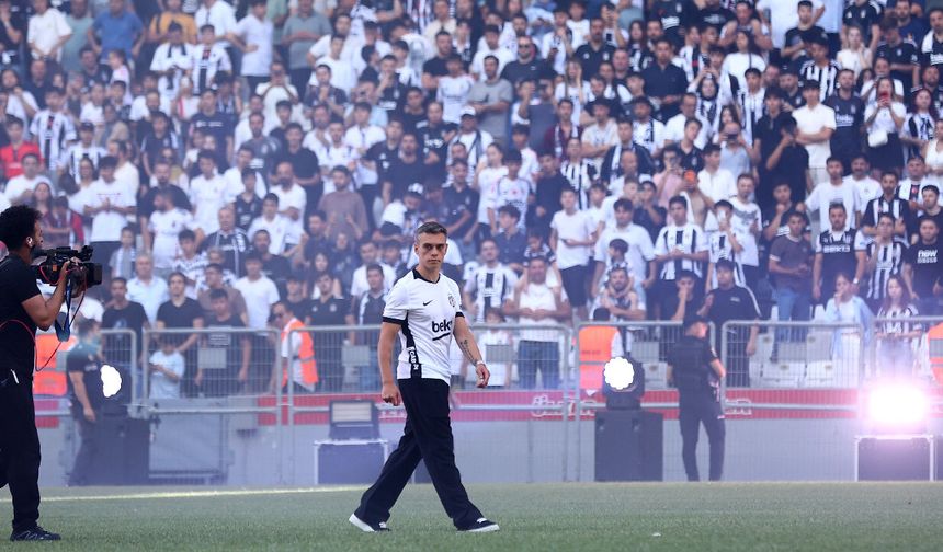 Beşiktaş'ın yeni yıldızı Trossard için görkemli imza töreni