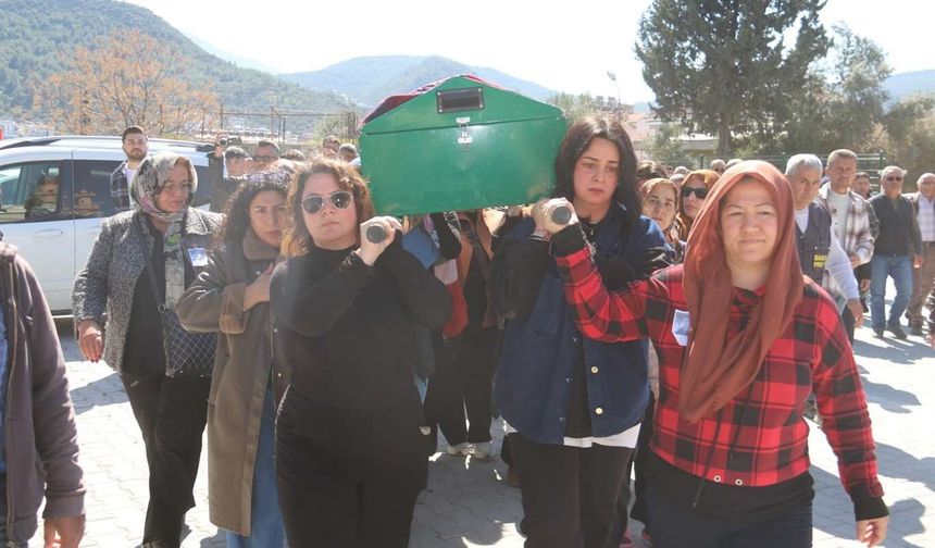 Muğla'da yürek burkan veda: Sevil Işıktekin'i kadınlar omuzlarında uğurladı