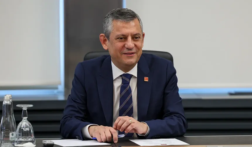 CHP'de yeni parti hazırlığı hız kazandı! Özgür Özel'in önünde iki kritik yol