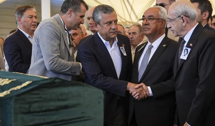 Olcay Baykal'ın cenazesinde dikkat çeken kare: Kılıçdaroğlu ile Özel bir araya geldi