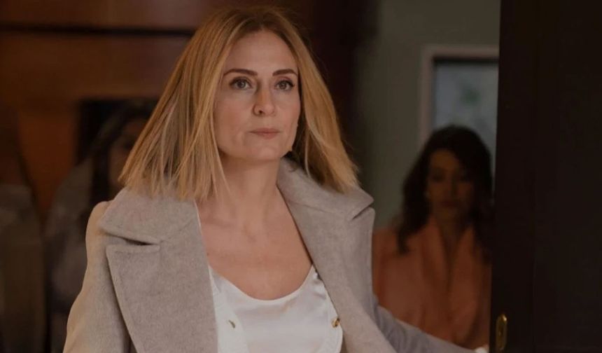 49 yaşındaki Ceyda Düvenci’den beyaz bikinili paylaşım! Fit hali gündem oldu
