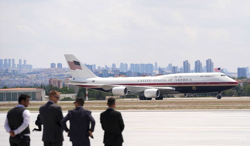 Trump'ın Air Force One'ı Ankara'ya teker koydu