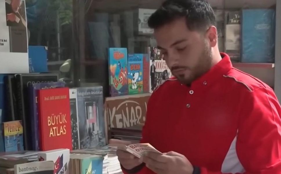 KPSS'de birinci olan genç bakın şimdi ne yapıyor!