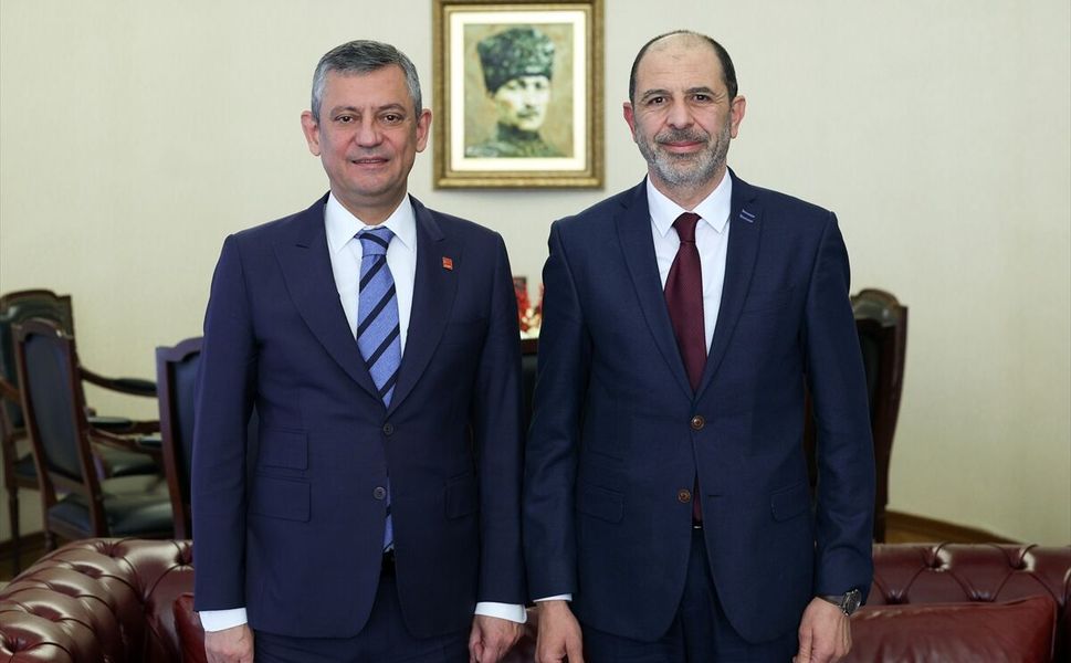 Özel, KKTC Halkın Partisi Genel Başkanı Kudret Özersay ile görüştü
