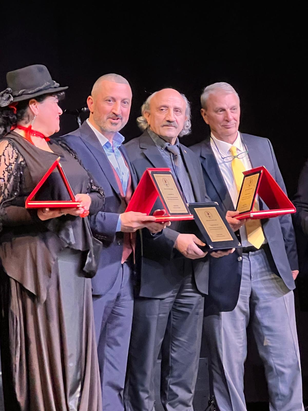 021245D0 B437 4C69 B24C 5656E0418Fd5